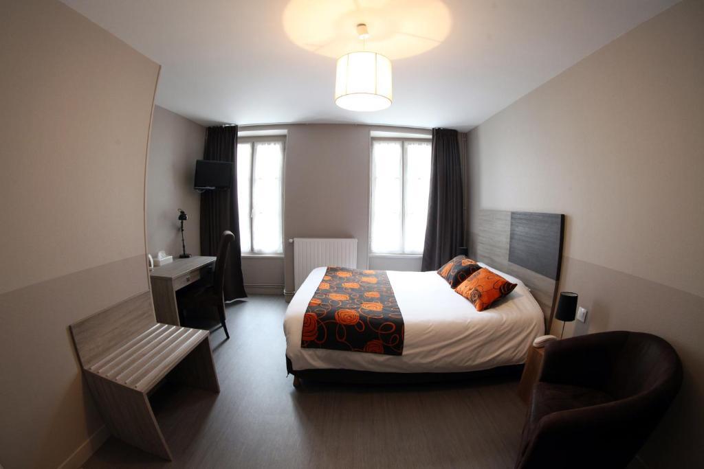 Logis Hostellerie De L'Abbaye Celles-sur-Belle Szoba fotó